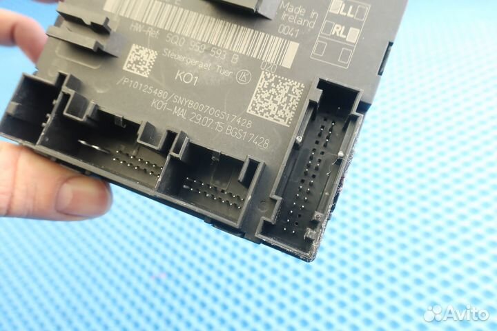 Блок управления двери перед левой Skoda Superb 3