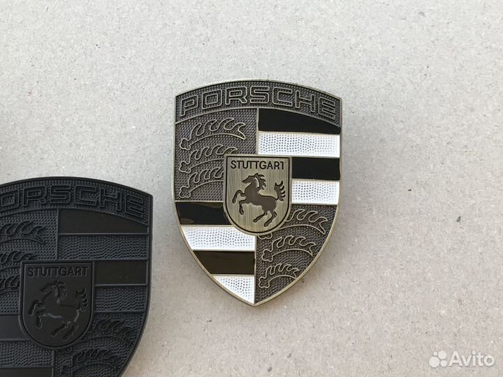 Эмблема на капот Porsche оригинальная stuttgart