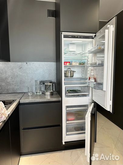 Кухня на заказ под потолок