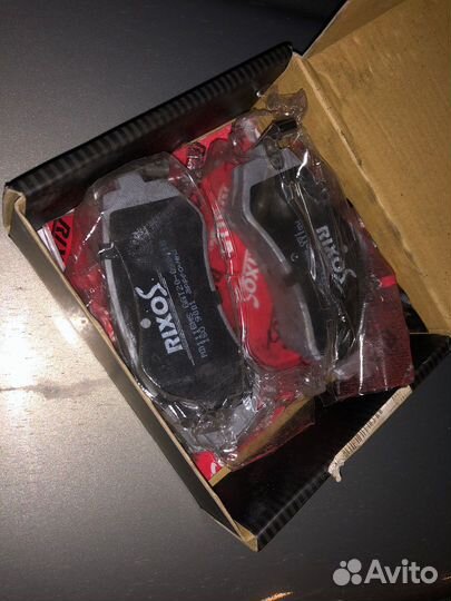 Тормозные колодки передние новые Nissan Almera