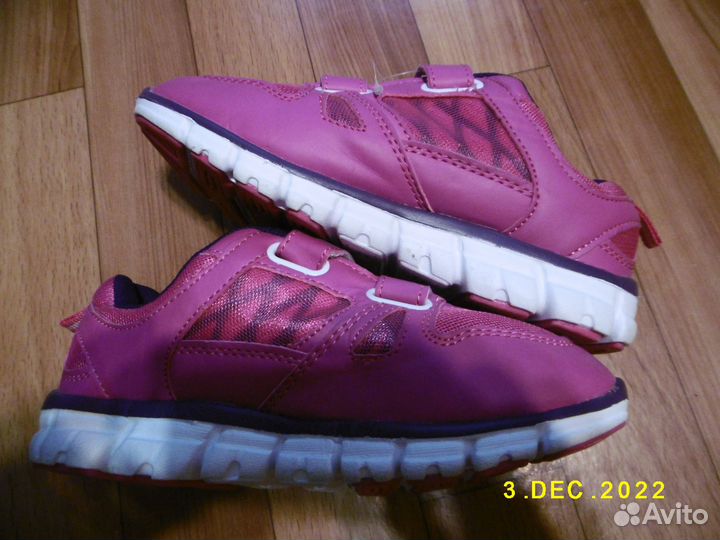 Кроссовки на девочку 32-33