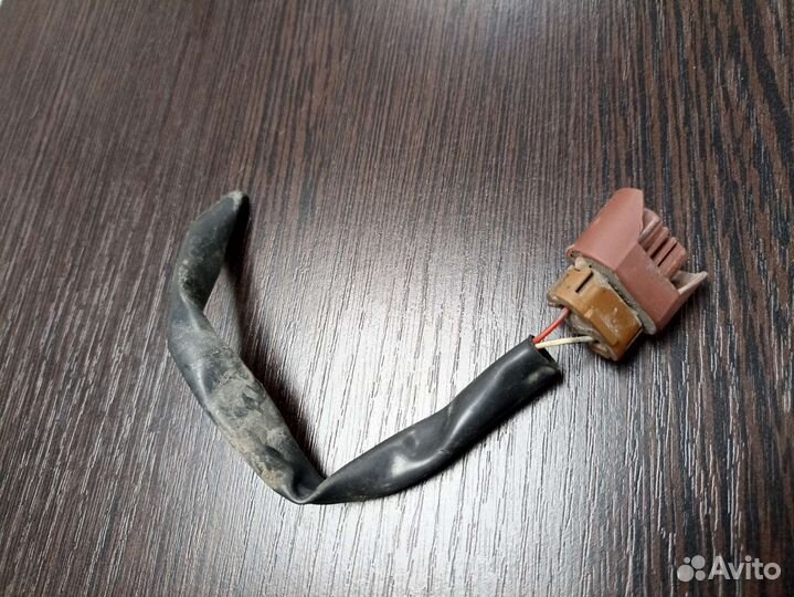 Фишка на фару Toyota Corolla 150 06-12г