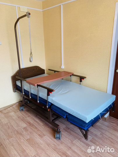 Медицинская кровать