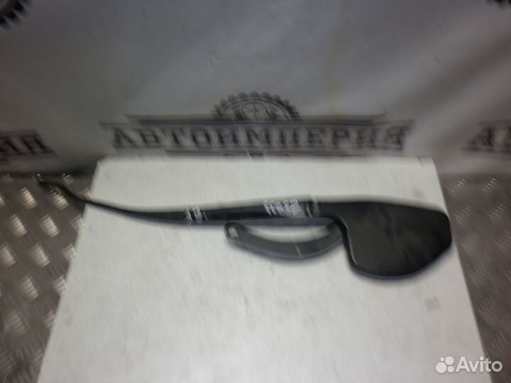 Поводок стеклоочистителя правый Toyota Prius V /40