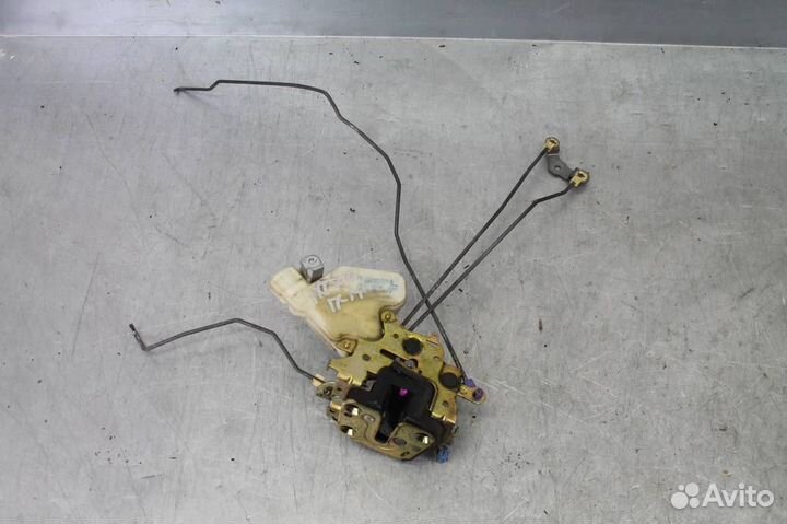 Замок двери передней правой Nissan X-Trail T30