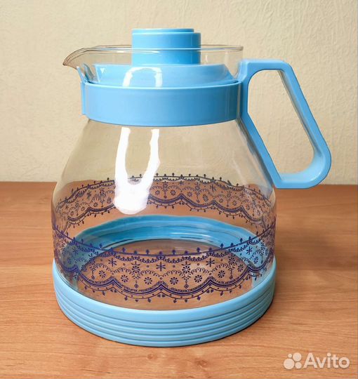 Стеклянный кувшин с крышкой