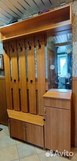 Вешалка в прихожую с зеркалом