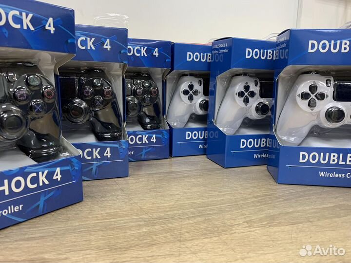 Джойстик PS4 DualShock 4 черный/белый