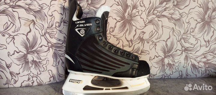 Коньки хоккейные 42 размер