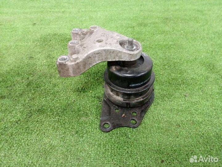 Подушка двигателя правая Volkswagen Polo 5 1.6