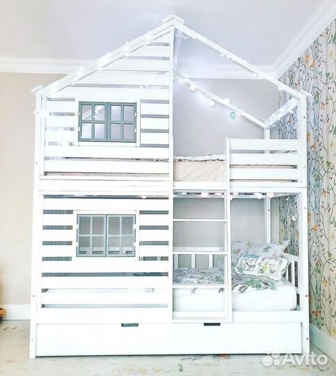 Детская кровать домик