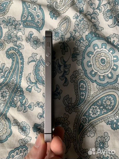 iPhone SE, 32 ГБ