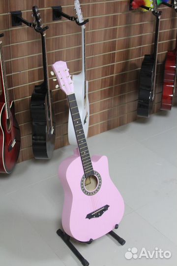 Шестиструнная акустическая гитара