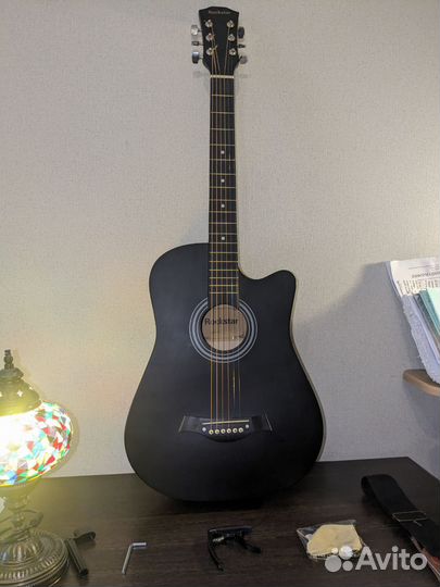 Акустическая гитара