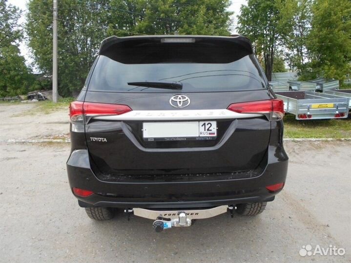 Фаркоп Toyota Fortuner с нержавеющей накладкой