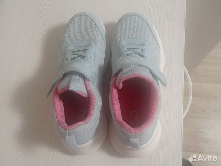 Кроссовки женские