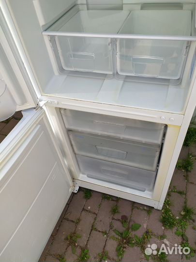 Холодильник indesit