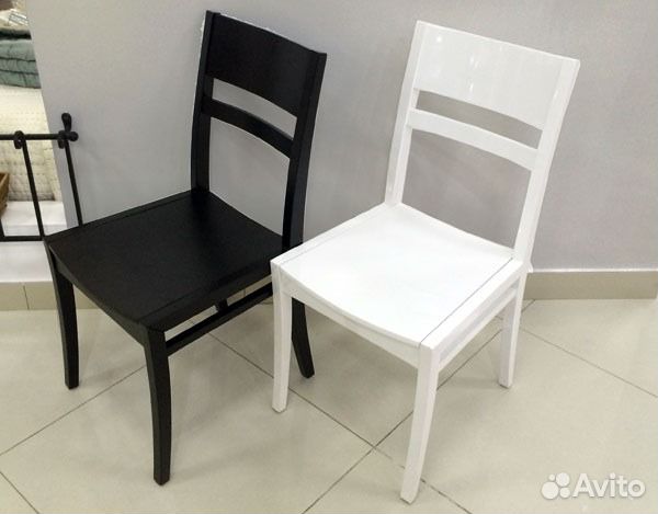 Купить кухонные стулья б у. Стулья кухонные белые черные. 21 Век стулья кухонные. Стул икеа черный деревянный. Чёрно белые стулья для кухни.
