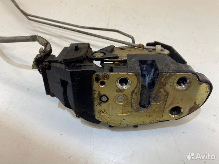 Замок боковой двери задний правый Kia Spectra