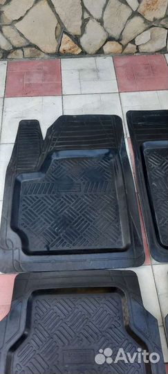 Коврики в машину универсальные