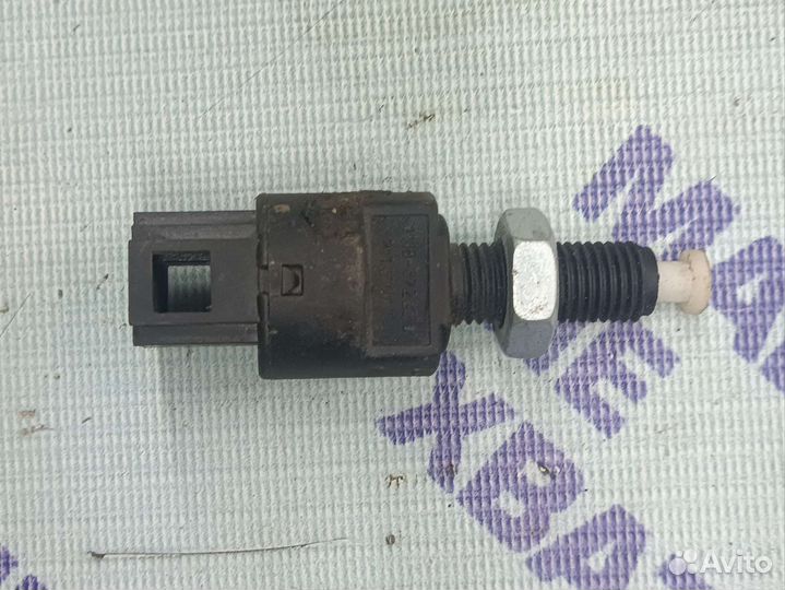 Датчик стоп-сигнала Лада Гранта