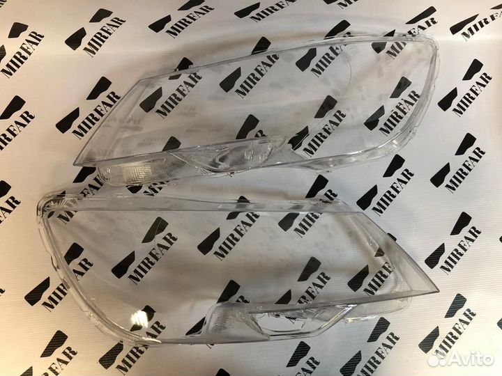 Правое стекло фары Skoda Superb 2013-2015 Рест
