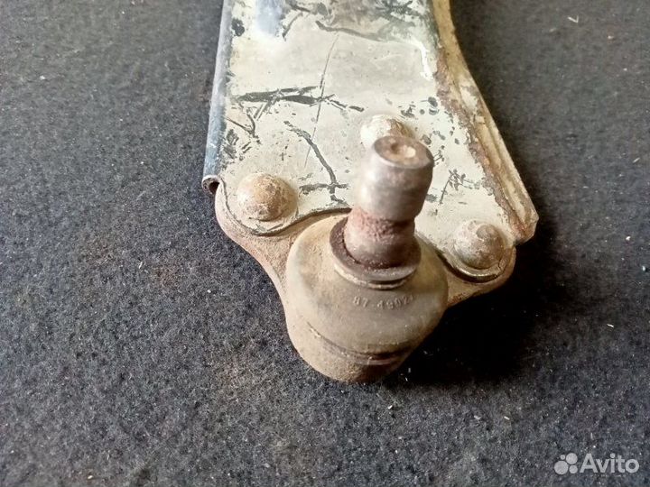 Рычаг подвески передний левый Opel Corsa 2009