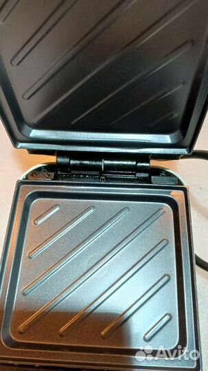 Сэндвичница 3 в 1 Hyundai hysm-1302, слоновая кость