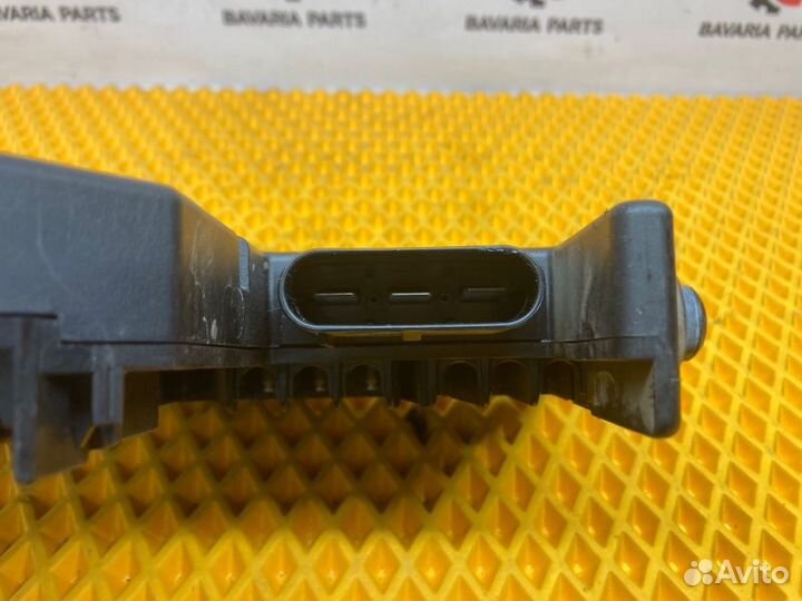 Распределитель тока. Плюсовая клемма Mercedes E