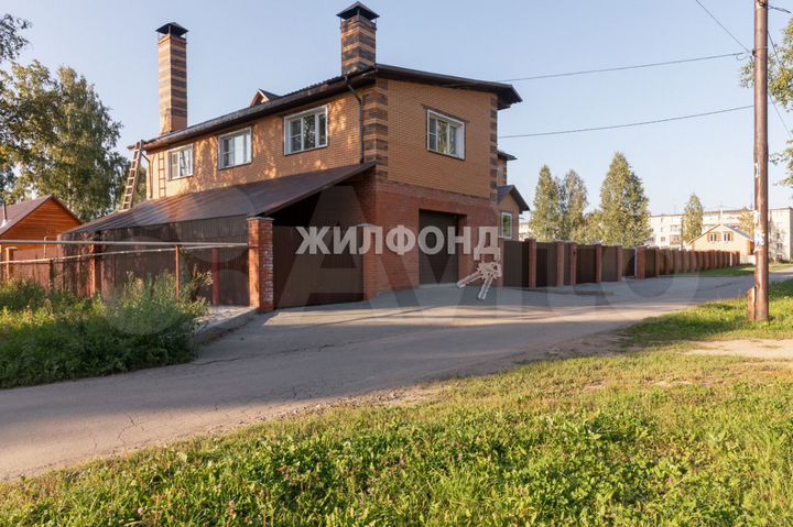 Коттедж 530 м² на участке 37 сот.