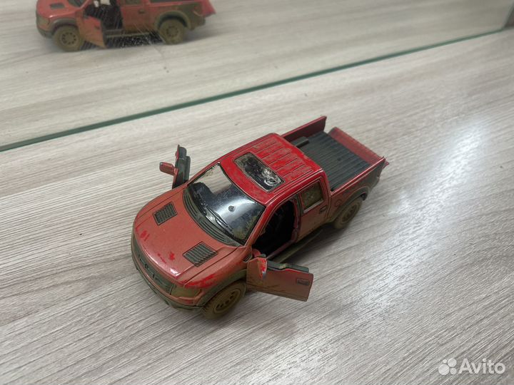 Модель автомобиля металл