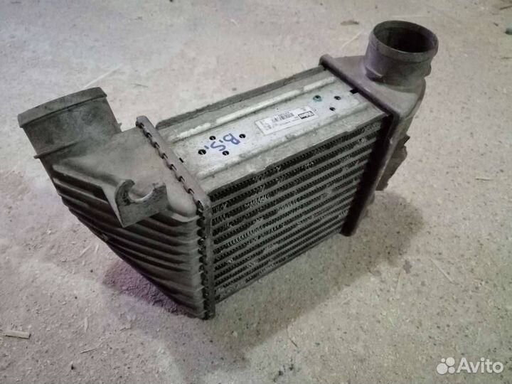 Интеркулер правый Audi TT 8N 2000 8L9145806B