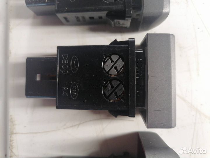 Кнопка (выключатель) Hyundai-Kia Accent 2 (LC) LC