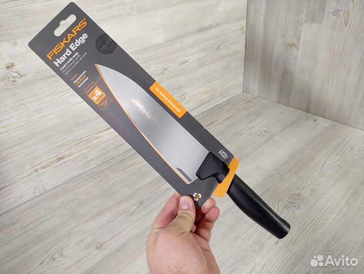 Нож поварской большой Hard Edge Fiskars 1051747