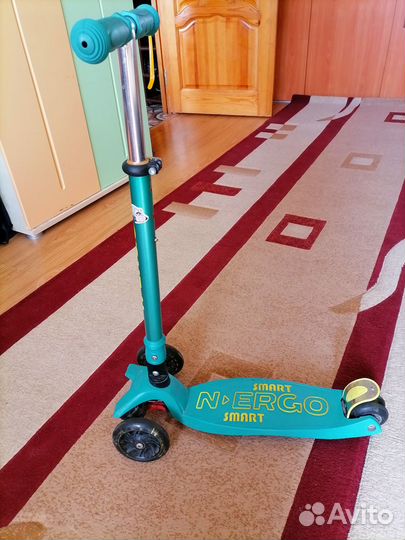 Продается детский четырехколесный самокат