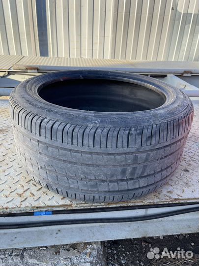 Pirelli P Zero Rosso 275/40 R19