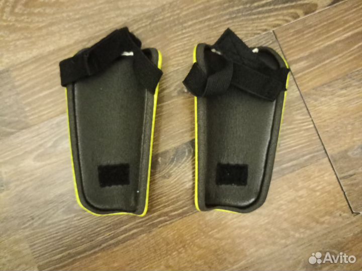 Футбольные щитки