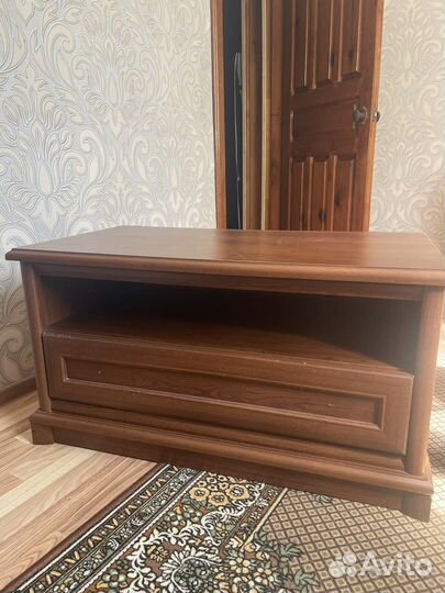Тумба под телевизор массив