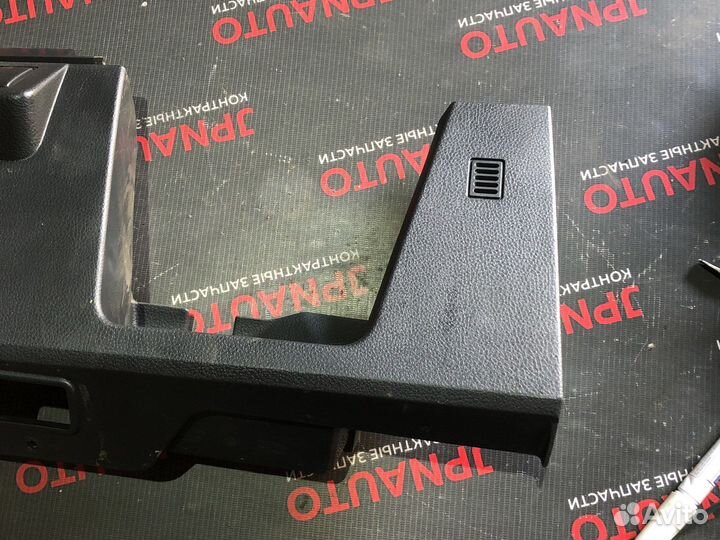 Накладка над коленом Ниссан Тиида