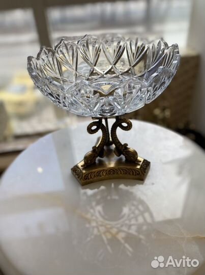 Ваза для конфет на бронзовой ножке