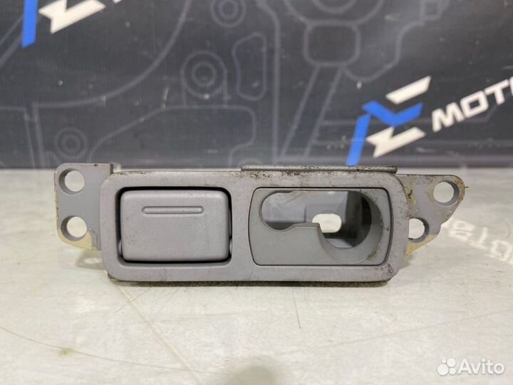 Крючок салонный правый Audi A6 Avant C5 APR 2000