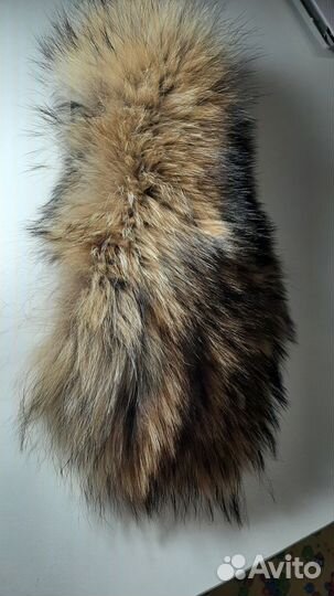 Воротник из меха енота