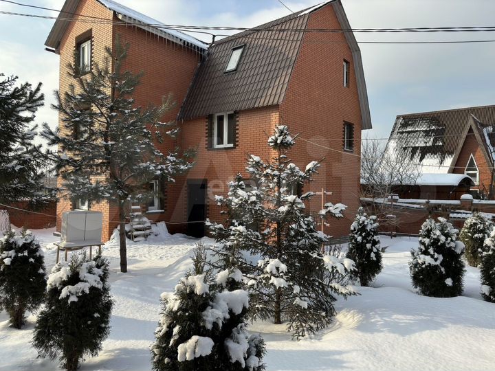 Дом 1000 м² на участке 20 сот.