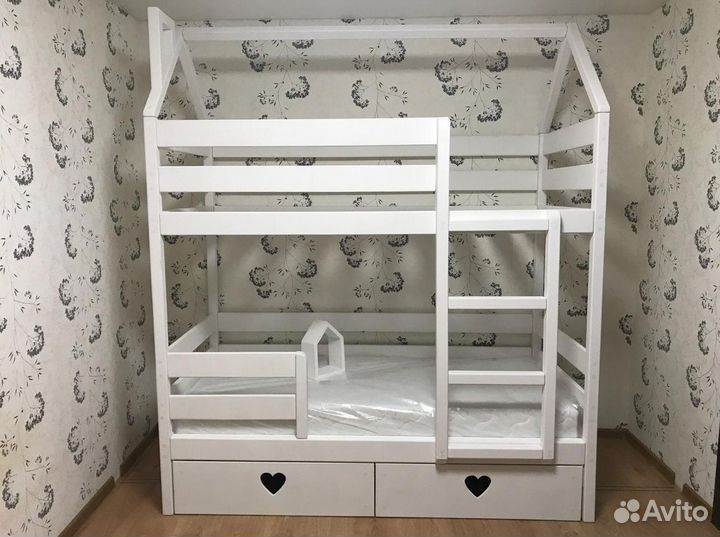 Детская двухъярусная кровать домик