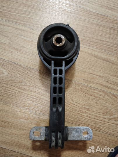 Подушка двигателя honda civic 4D