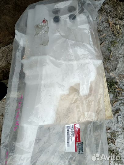 Бачек омывателя Kia Sportage 3 (новый)