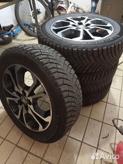 R17 Michelin X-Ice North 4 215/60, PCD 5x114.3 DIA 66.1