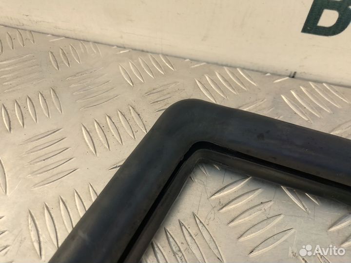 Уплотнитель лобового стекла Nissan Patrol K160