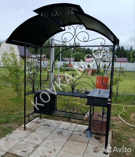 Мангал с крышей