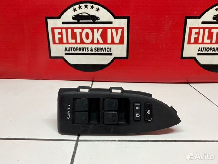 Блок управления стеклоподъемниками правый Toyota